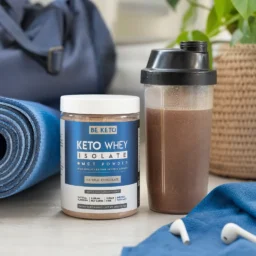 Proteína Keto con MCT – Chocolate Natural 300g – Lifestyle 3 Proteína keto con mct – chocolate natural 300g